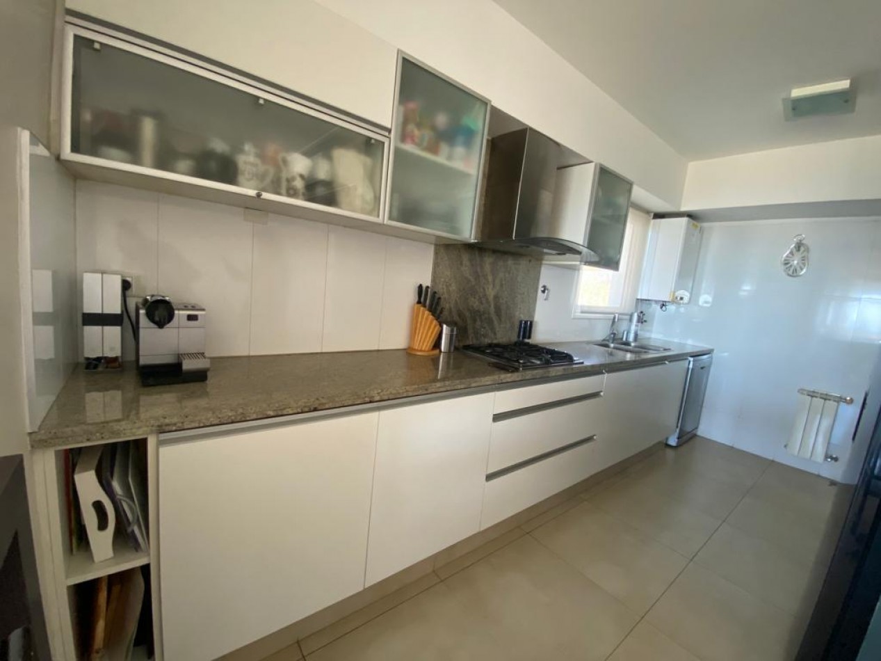 SEMIPISO 3 AMB EN VENTA - ZONA PLAYA GRANDE