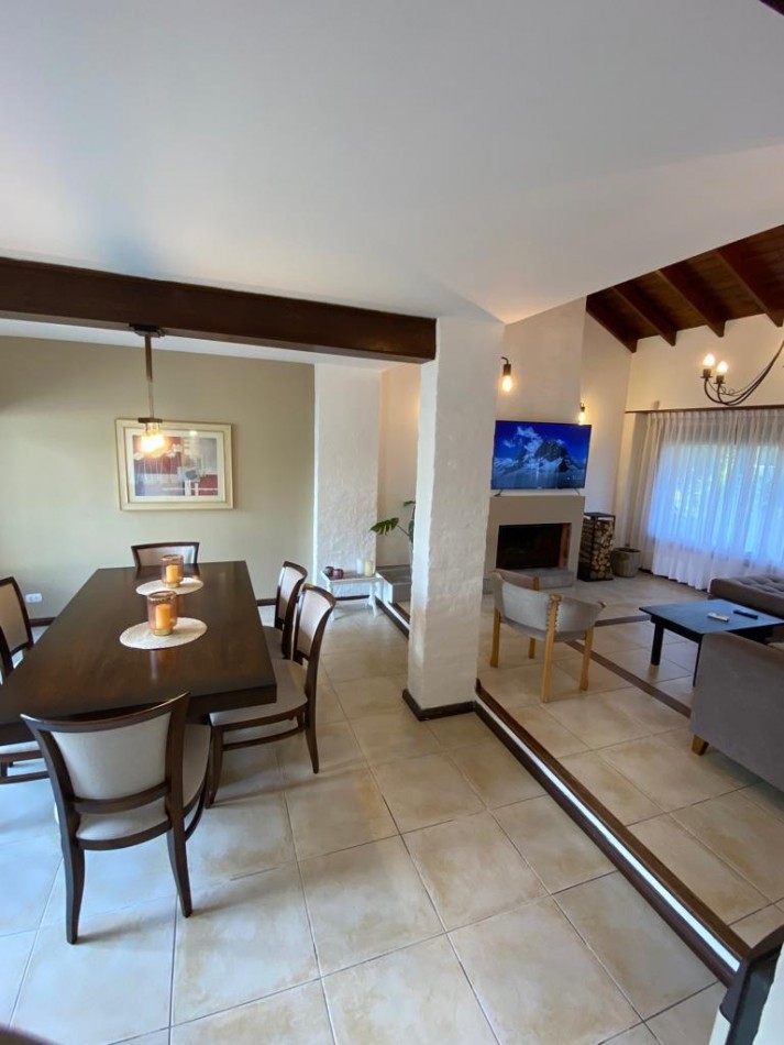 Chalet 4 ambientes en Venta - Zona Caisamar