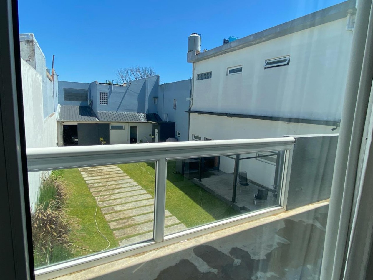 Deposito mas vivienda en venta - Zona Constitucion