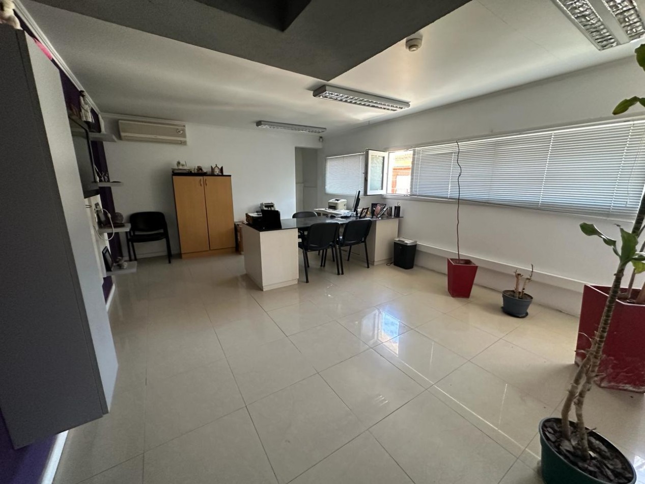 Deposito mas vivienda en venta - Zona Constitucion