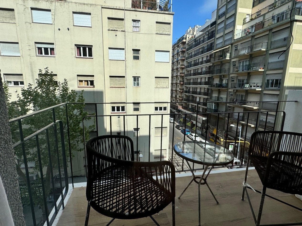 Depto 2 AMB con 2 balcones - Centro