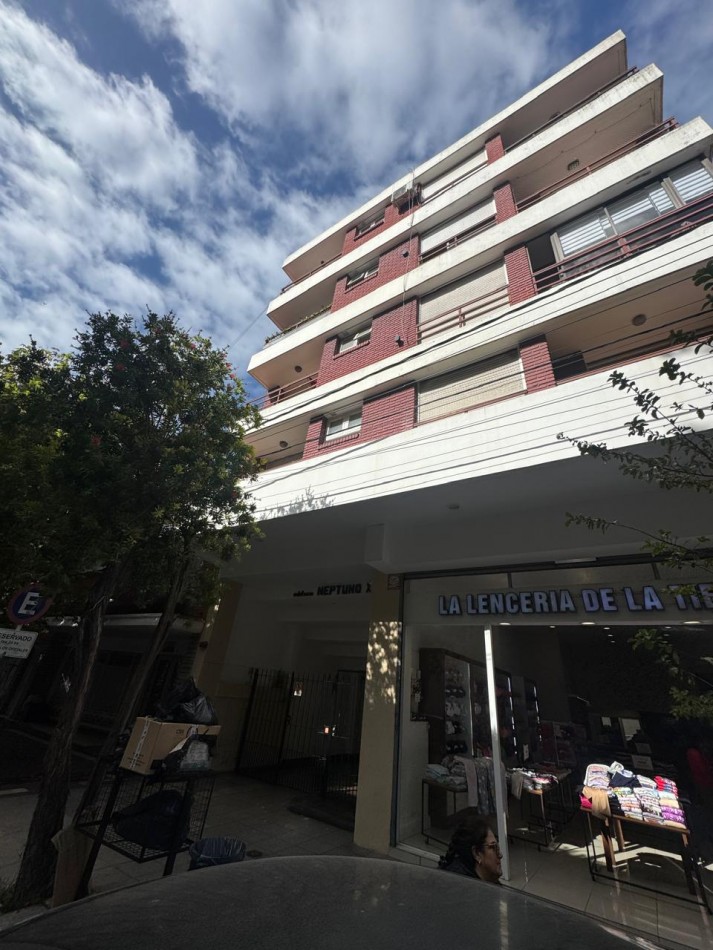 Departamento 3 ambientes en Venta - Aldrey con balcon al frente 