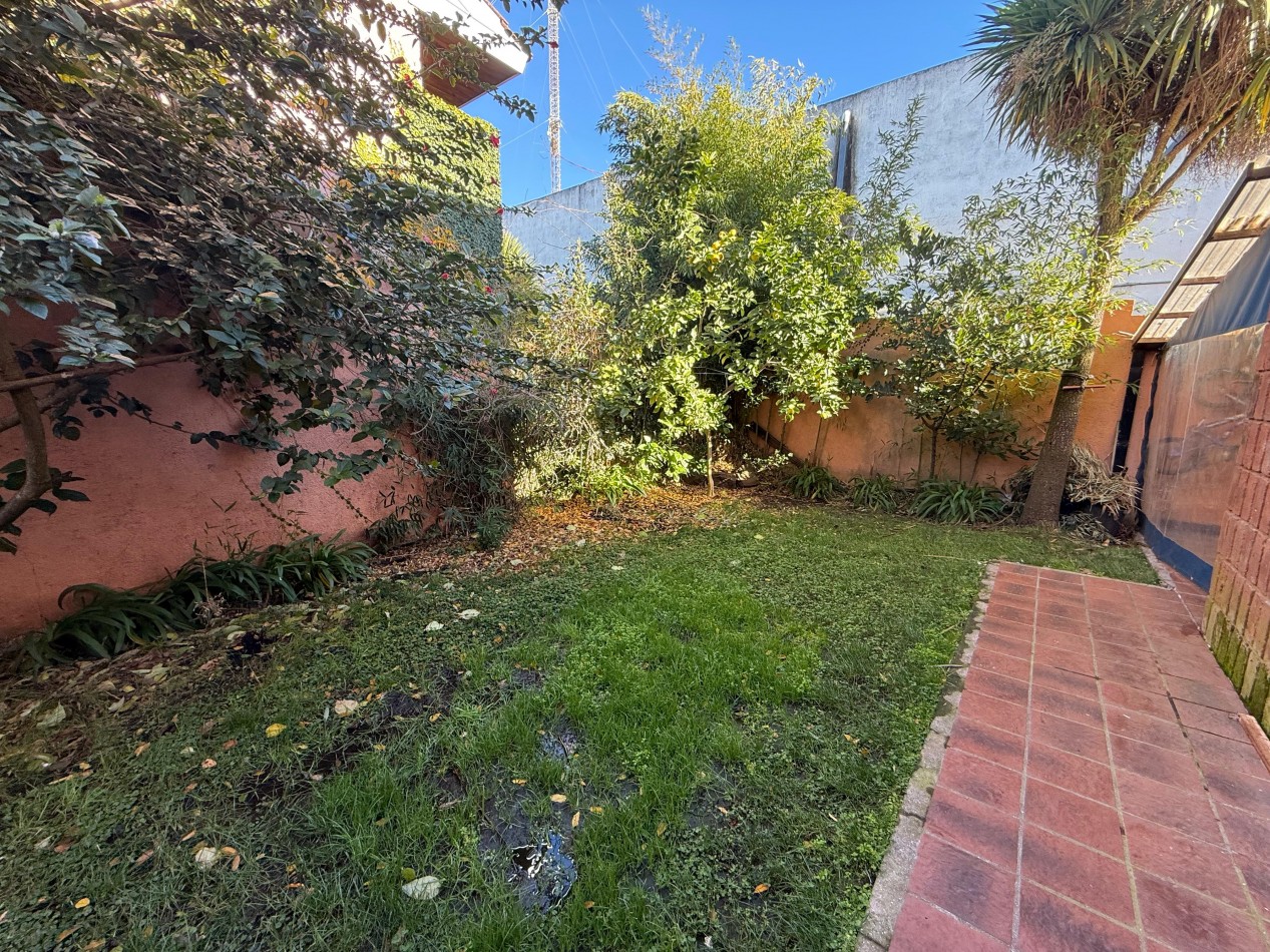 Casa de 6 ambientes en dos plantas - Parque Luro