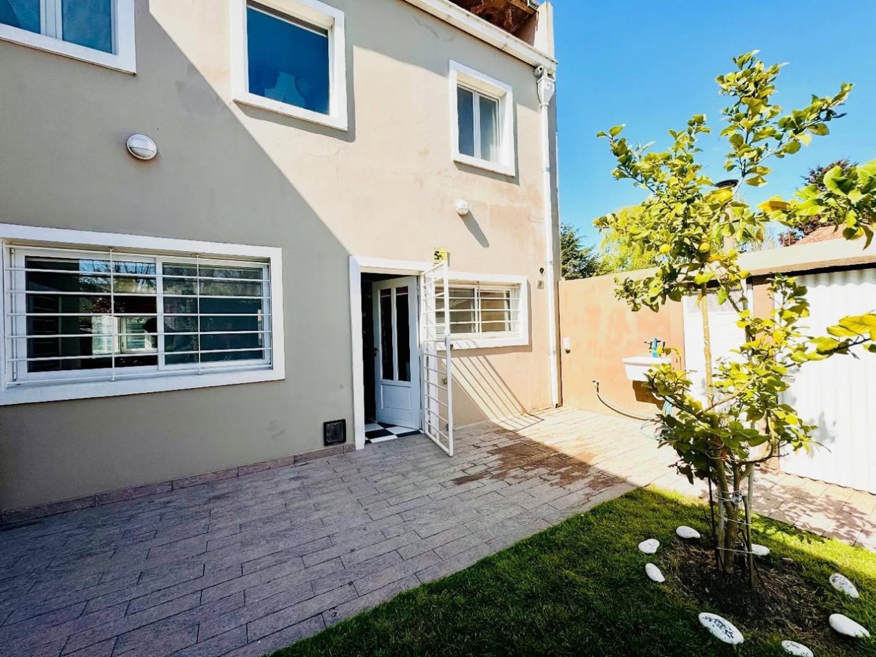 Casa 5 ambientes en venta - Barrio Caisamar
