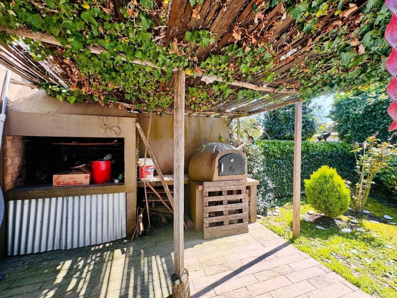 Casa 5 ambientes en venta - Barrio Caisamar