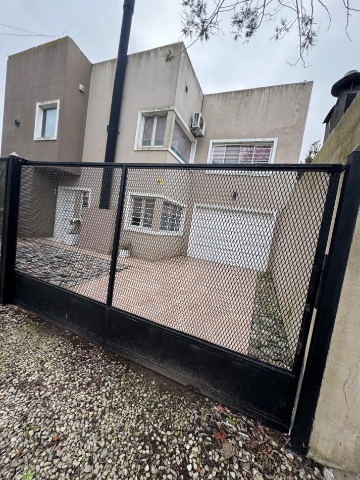 Casa 5 ambientes en venta - Barrio Caisamar
