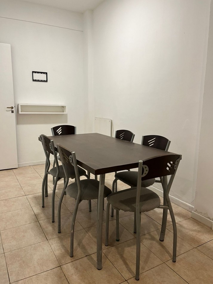 Alquiler comercial - 4 ambientes en primer piso ideal para uso profesional