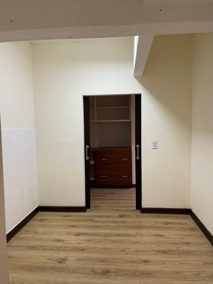 Alquiler comercial - 4 ambientes en primer piso ideal para uso profesional