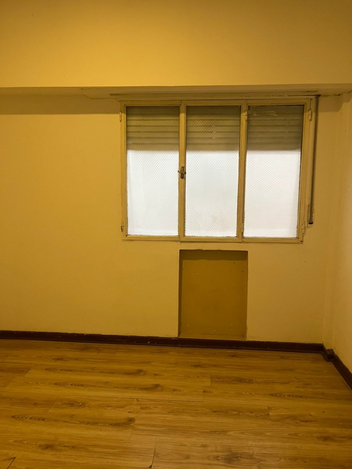 Alquiler comercial - 4 ambientes en primer piso ideal para uso profesional