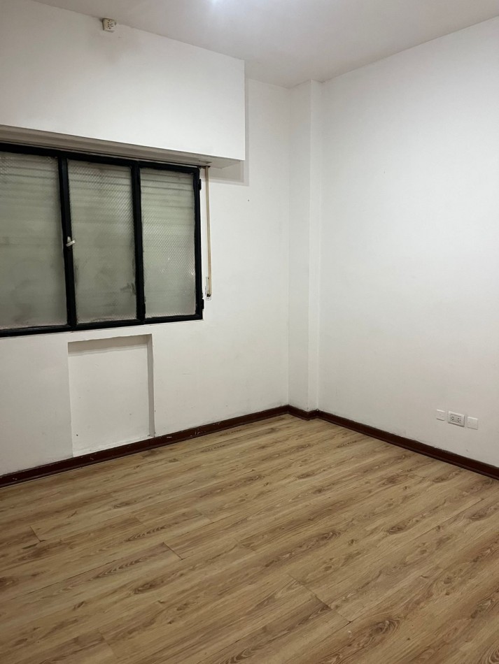 Alquiler comercial - 4 ambientes en primer piso ideal para uso profesional