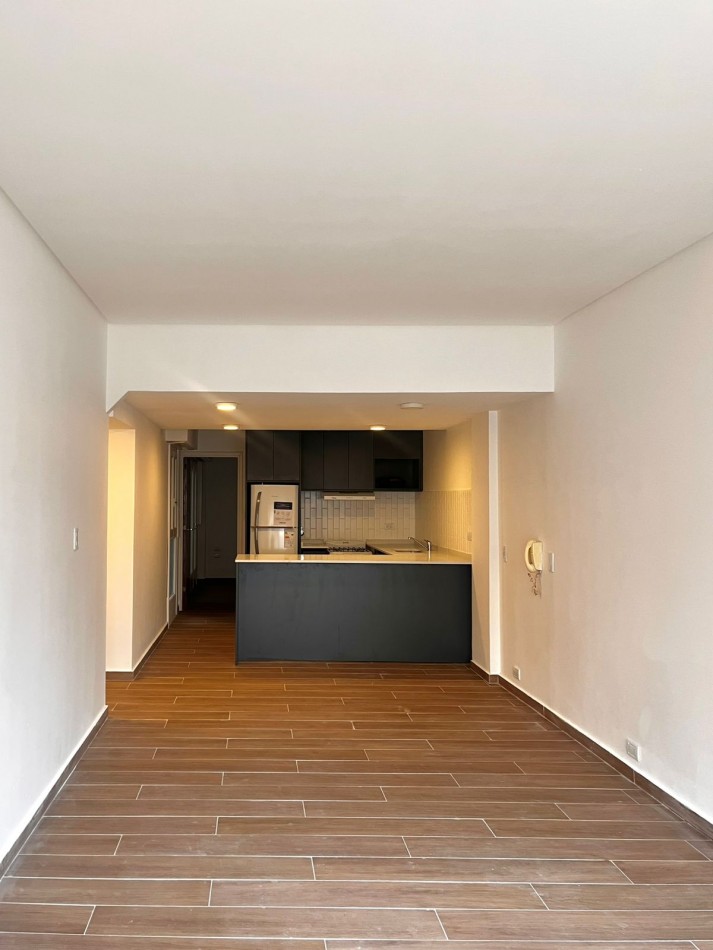 Departamento 3 ambientes a la calle- Plaza Colon 