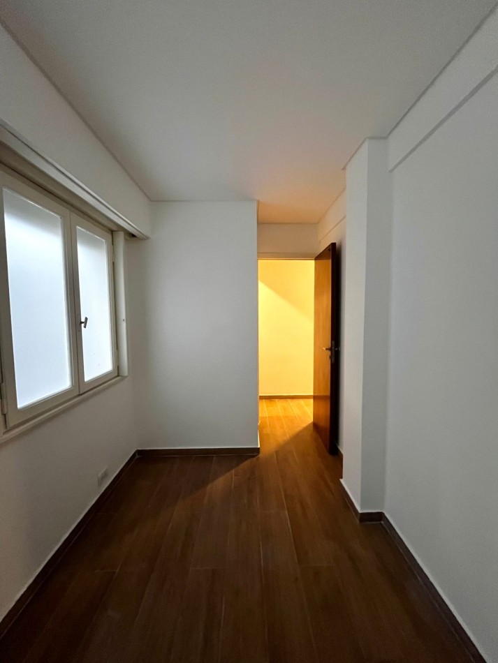 Departamento 3 ambientes a la calle- Plaza Colon 