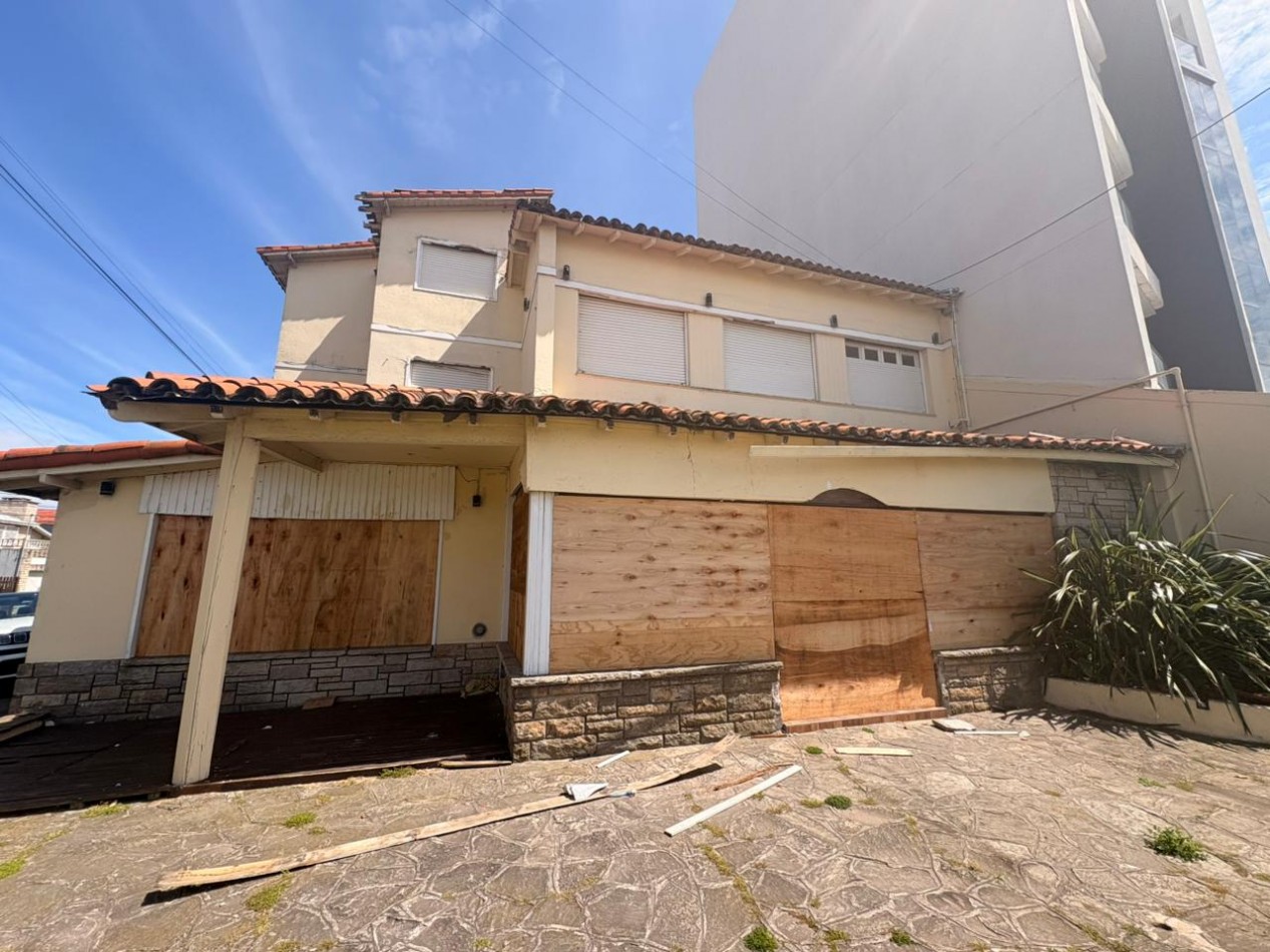 Propiedad a Demoler en Venta - Frente al Mar