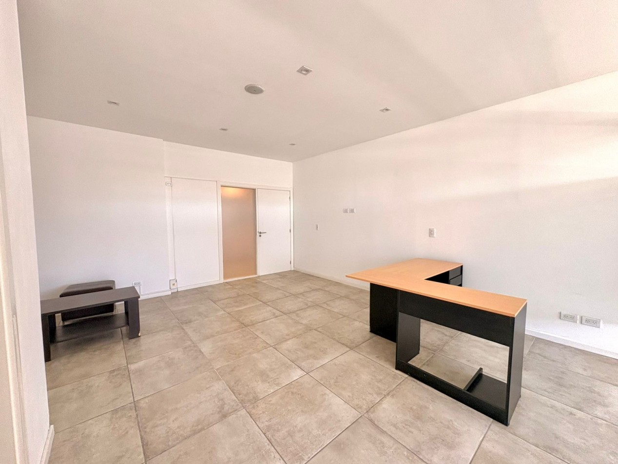 Oficina en Alquiler - Constitucion