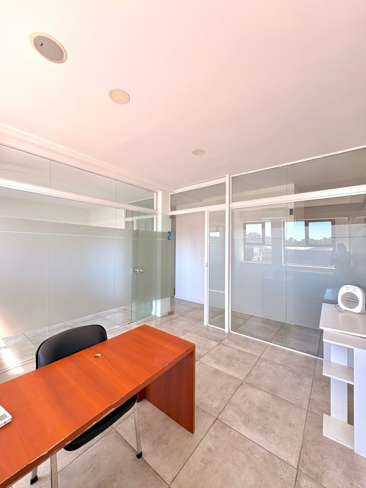 Oficina en Alquiler - Constitucion