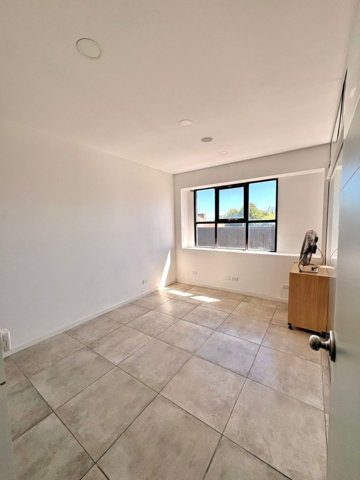 Oficina en Alquiler - Constitucion