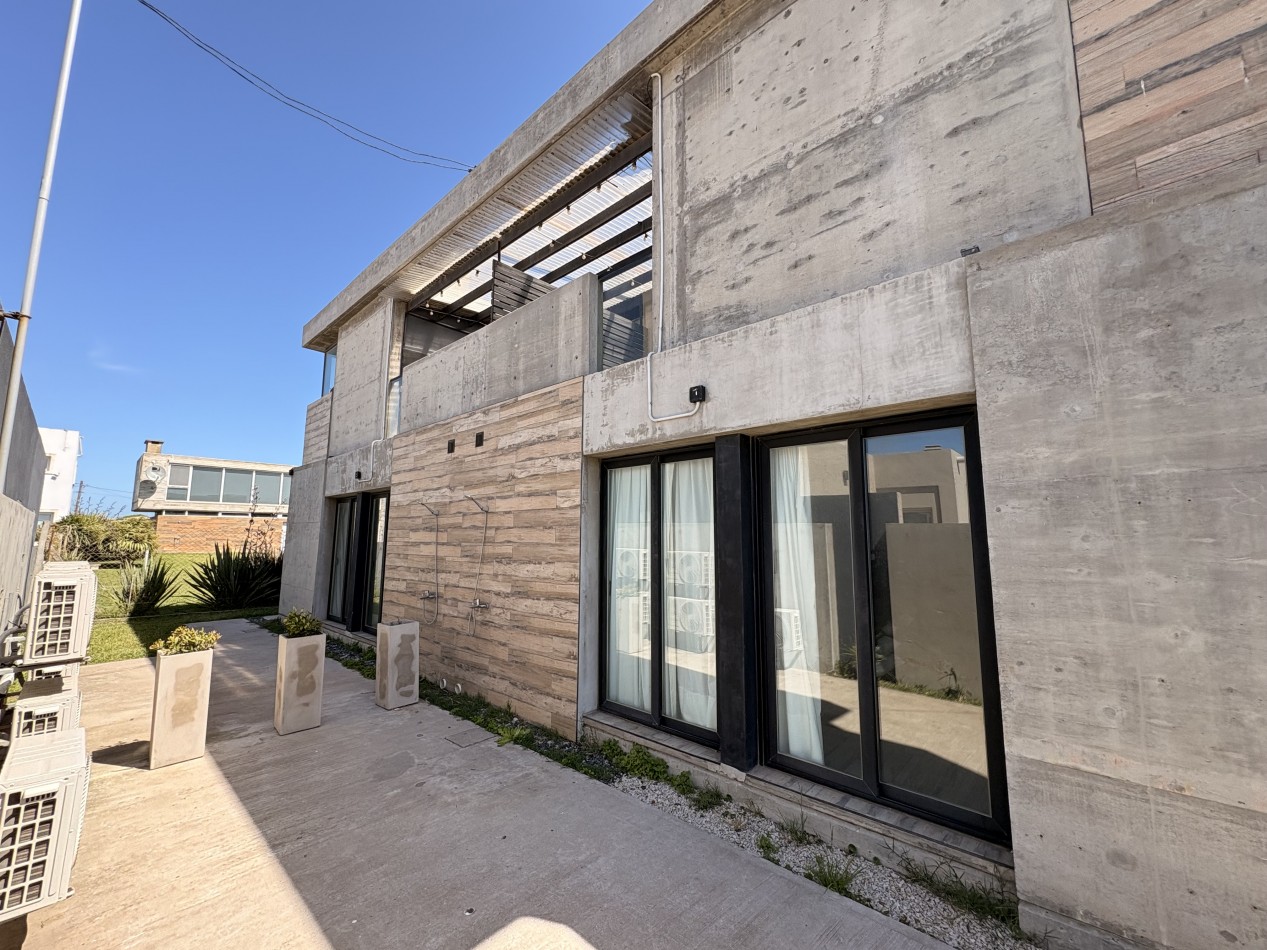 Dos Duplex 3 ambientes en venta - La Caleta 