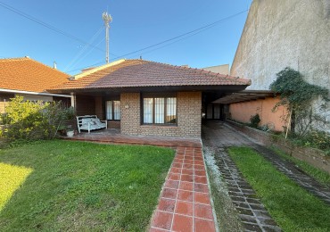 Casa de 6 ambientes en dos plantas - Parque Luro