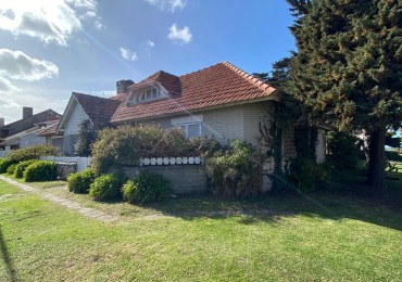 Excepcional oportunidad en Barrio Constitucion - Casa a reciclar + 4 lotes unificados a 150 metros del mar