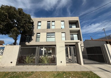 Alquiler - Departamento 2 ambientes con cochera en Barrio Los Pinares