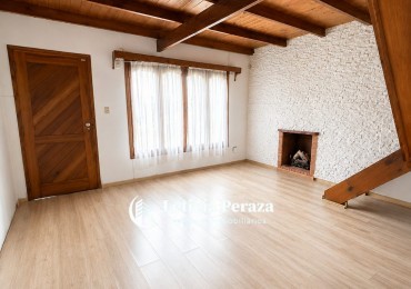 Casa con departamento independiente - En Venta